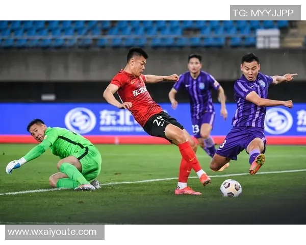 上海足球队在邀请赛中以93分稳居积分榜首位,表现亮眼引人瞩目 上海足球队在邀请赛中以93分稳居积分榜首位,表现亮眼引人瞩目